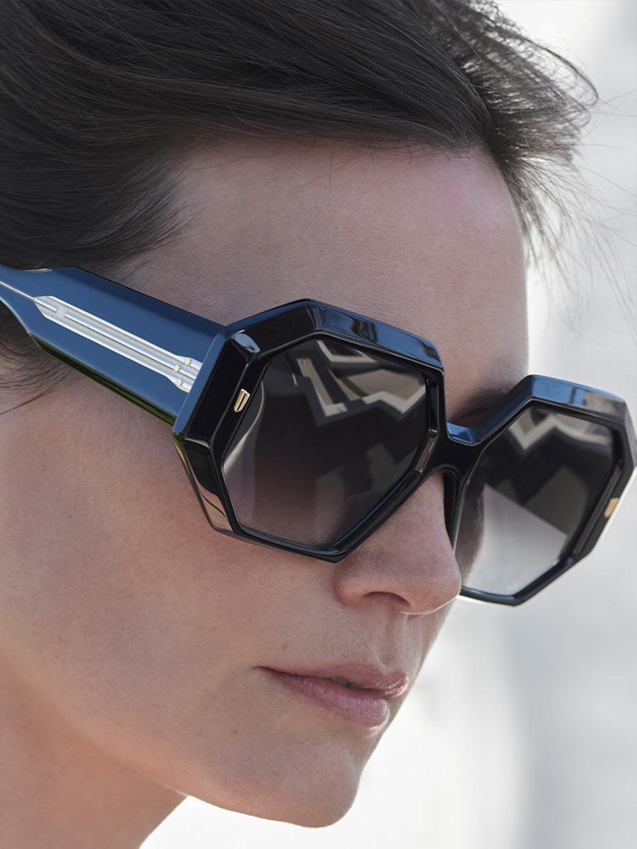 CGSN 9324 01 Black sunglasses - sunglasscurator