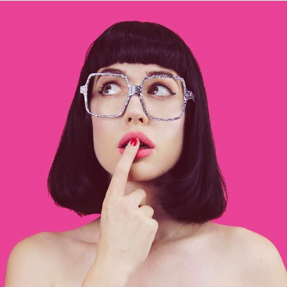 Amy Roiland in Kaleos - sunglasscurator
