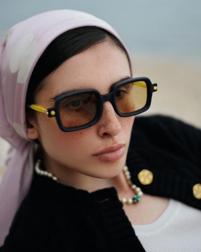 Andrada Sirca in Kuboraum - sunglasscurator