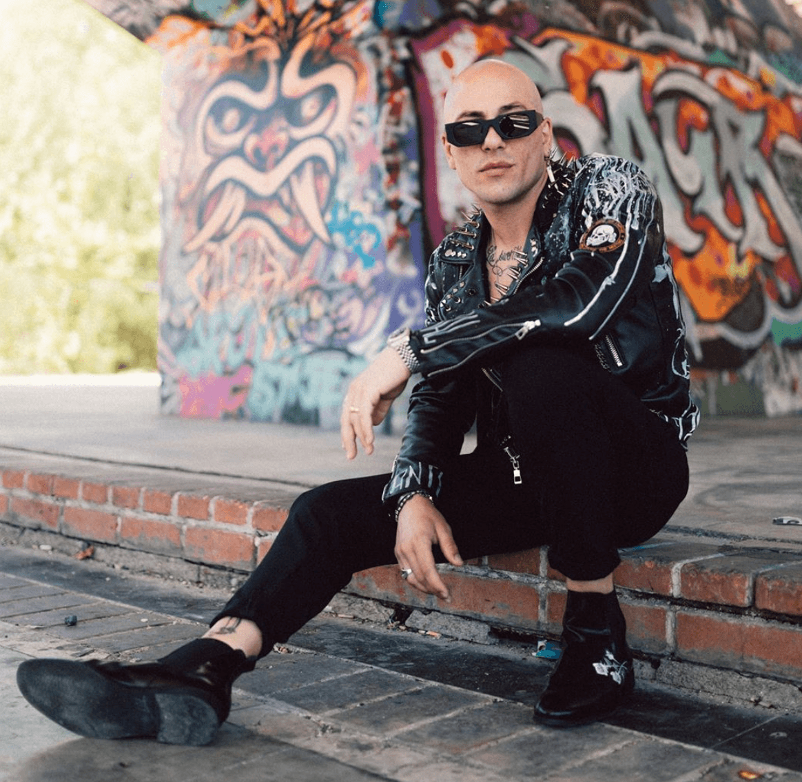 Daniele Bronson in Kuboraum - sunglasscurator