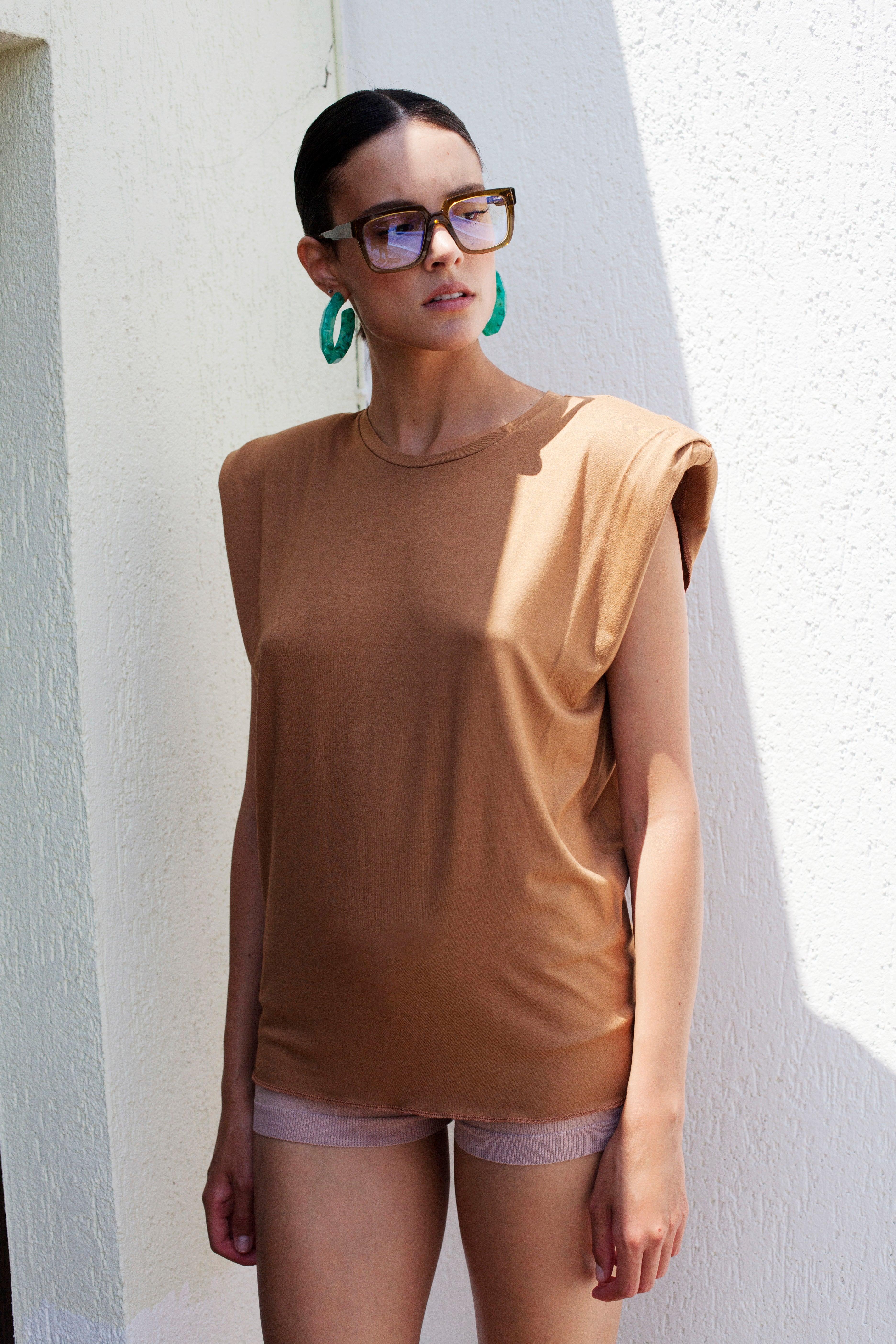 Diana Sar in Kuboraum - sunglasscurator