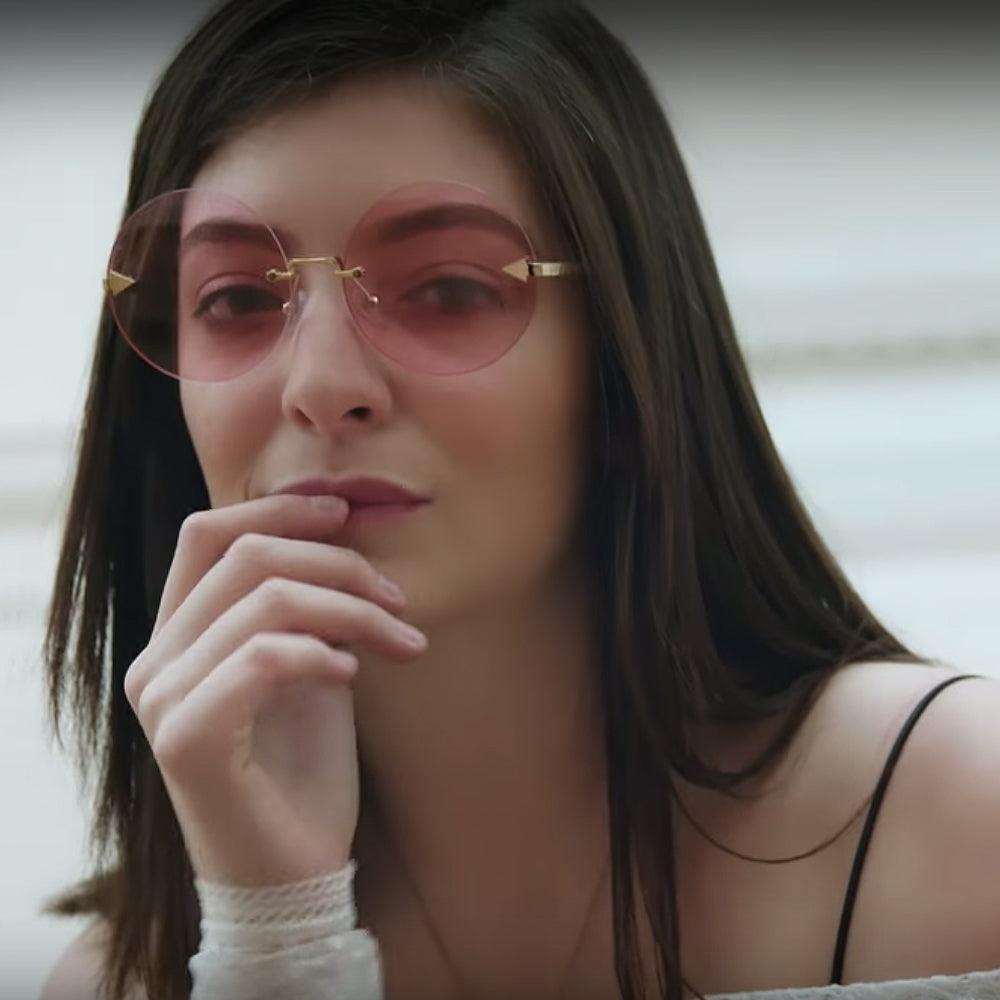 Lorde in Karen Walker - sunglasscurator
