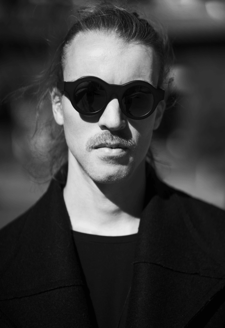 Michael Dop in Kuboraum - sunglasscurator