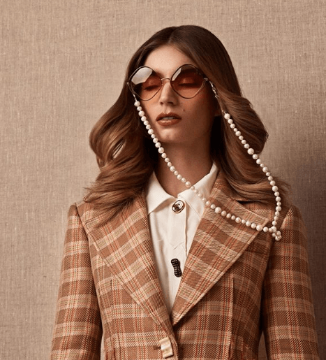 Rachel Davis in Frame Chain - sunglasscurator