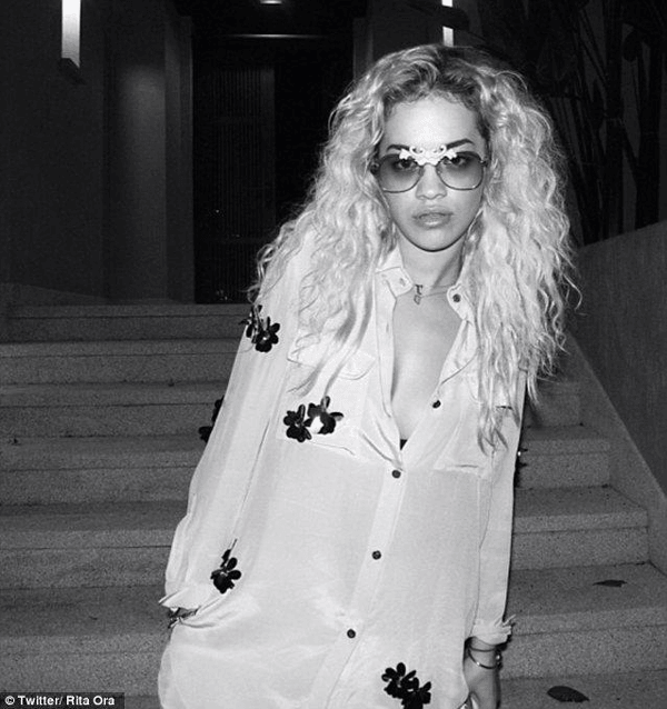 Rita Ora in MOO Eyewear - sunglasscurator