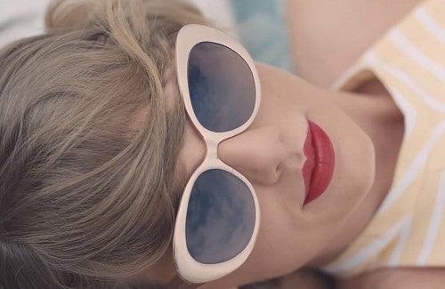 Taylor Swift in Linda Farrow Luxe - sunglasscurator