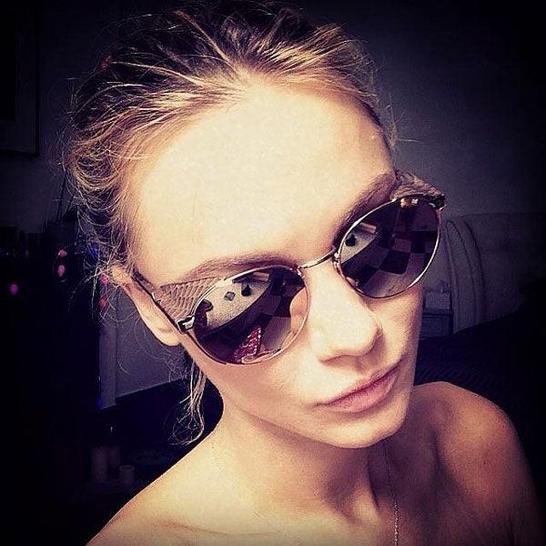 Victoria Jett in Linda Farrow - sunglasscurator