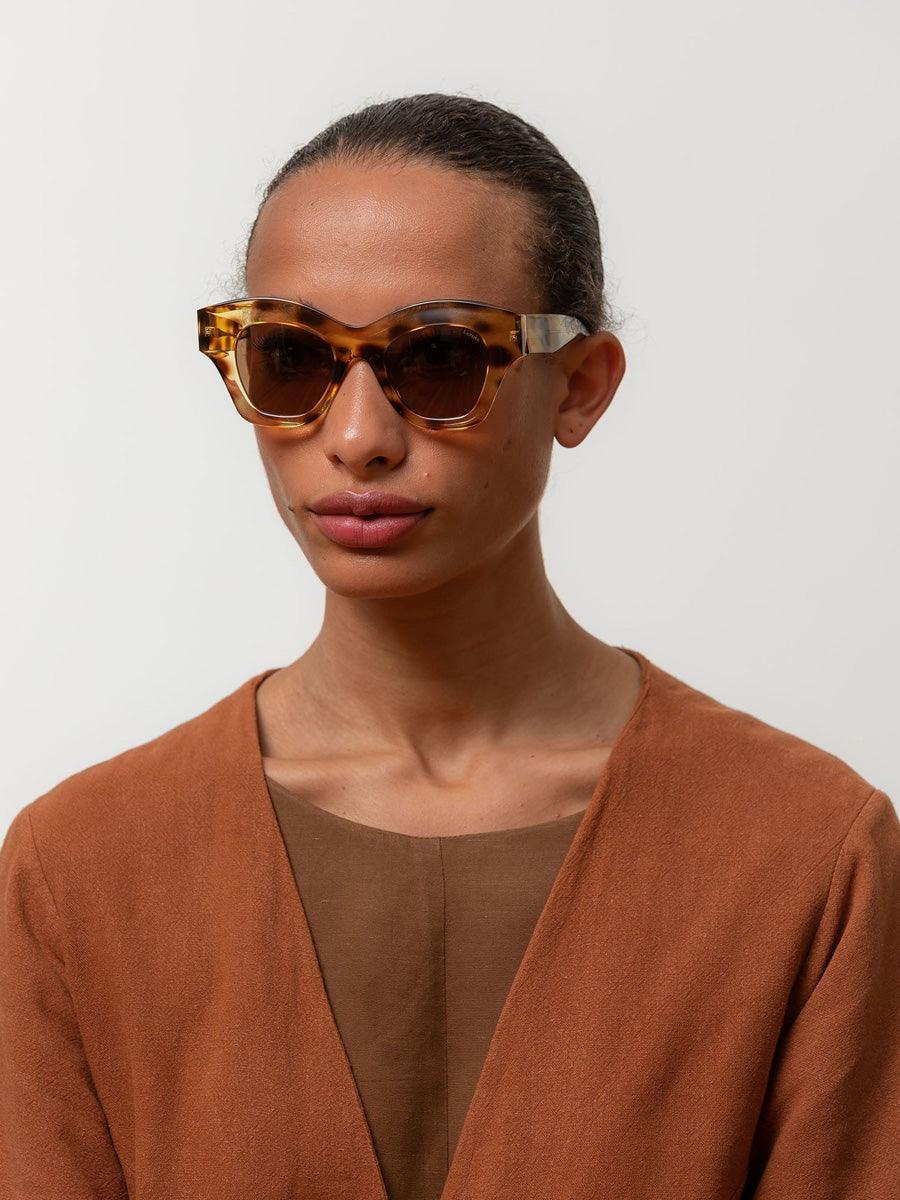 Tessa Cerrado Solid sunglasses - sunglasscurator